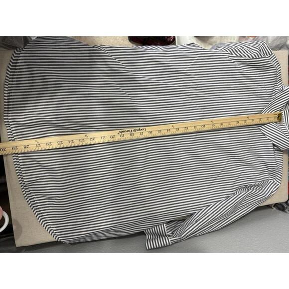 Chico's 2 No Iron Button Front Shirt Womans  Blue White Flip Cuffs - Picture 8 of 9